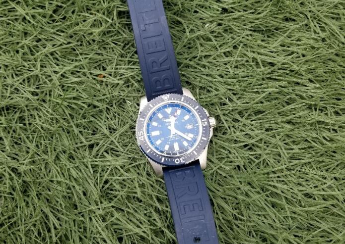 The blue ceramic bezel looks shiny and bright.