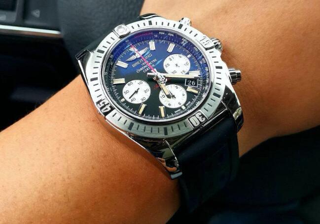 The overall design of this Breitling Chronomat is bold and robust.