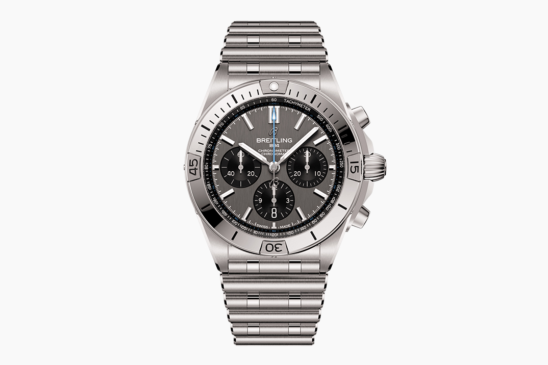 Luxury Replica Breitling Gives Its 42mm Chronomat B01 Chronograph a Lightweight Titanium Case